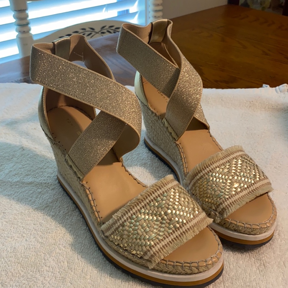 7 1/2 M beige wedges never worn